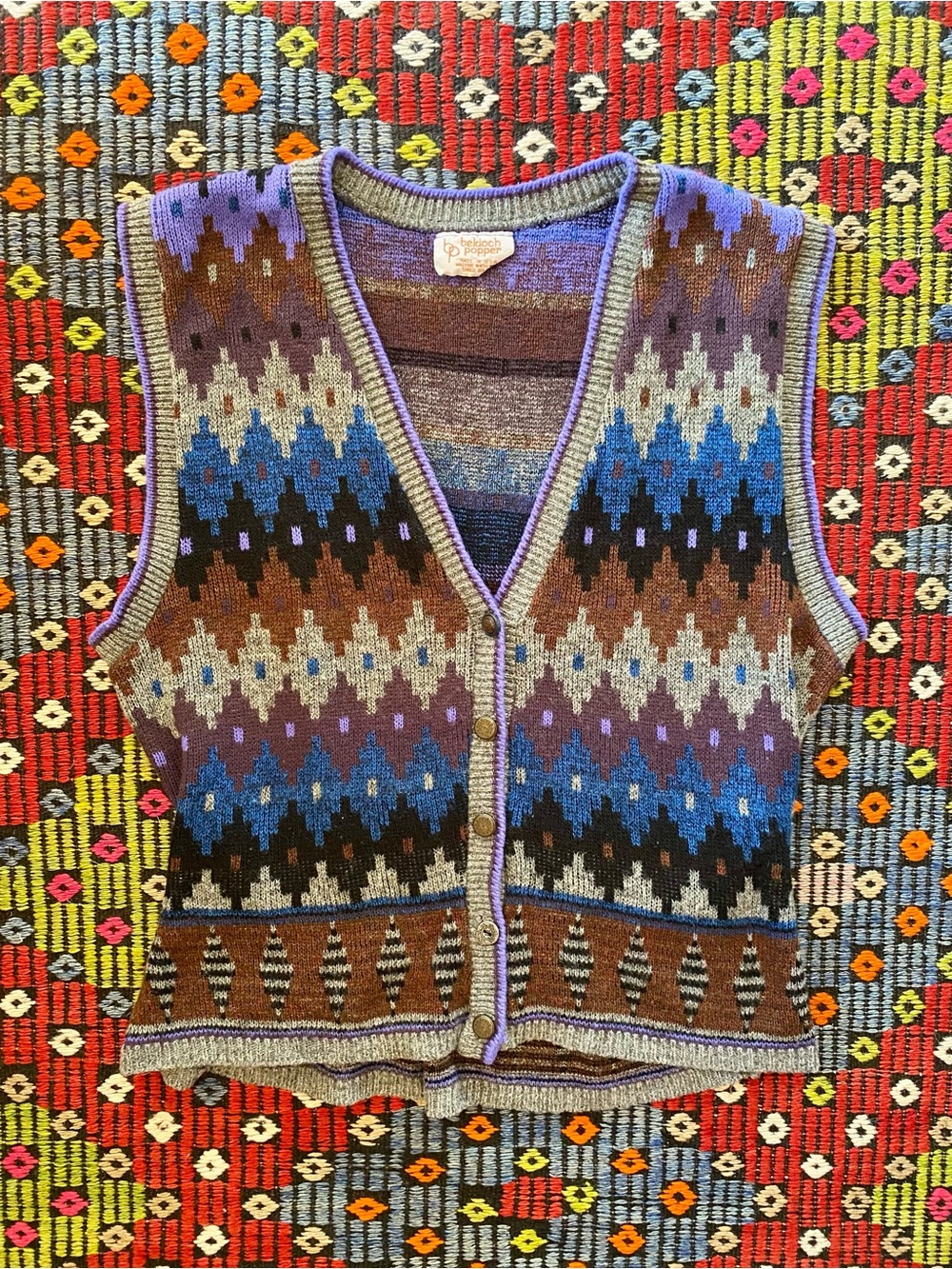 Patterned Vintage Button-Up Vest - Picture 3 of 6